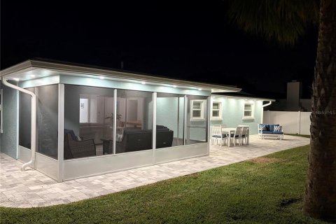 House in Dunedin, Florida 3 bedrooms, 137.77 sq.m. № 2431768 - photo 2