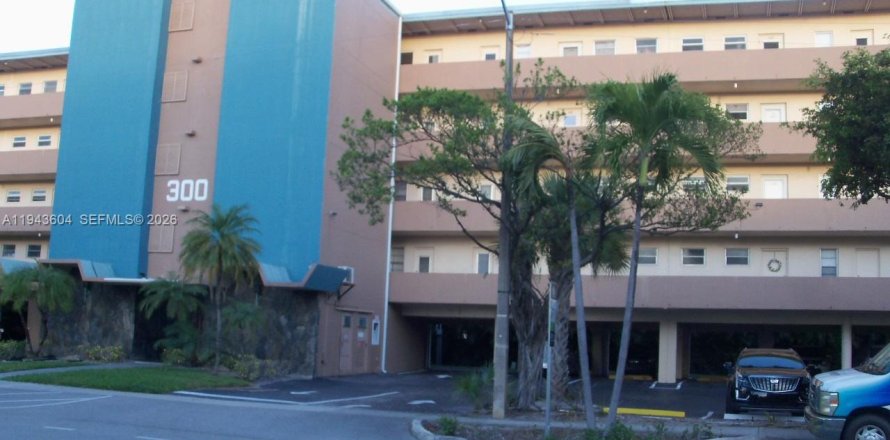 Condo in Hallandale Beach, Florida, 1 bedroom  № 2000529