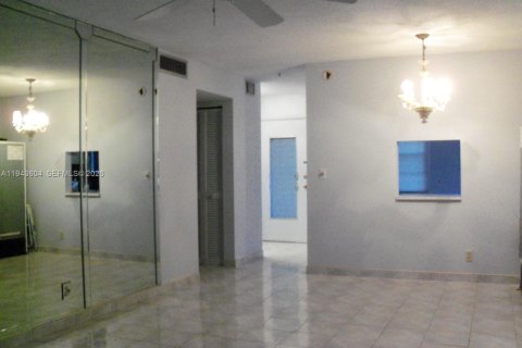 Condo in Hallandale Beach, Florida, 1 bedroom  № 2000529 - photo 7