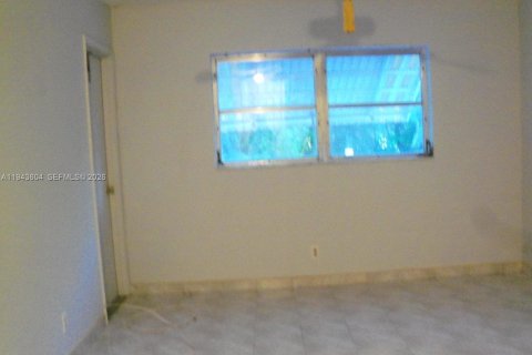 Condo in Hallandale Beach, Florida, 1 bedroom  № 2000529 - photo 8