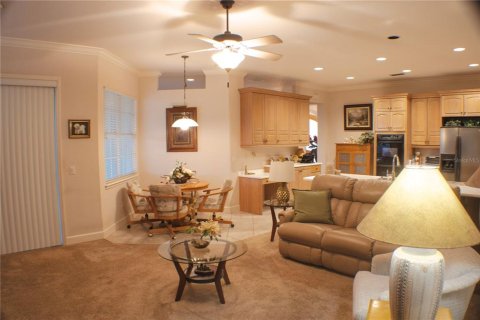 House in Winter Haven, Florida 4 bedrooms, 231.79 sq.m. № 1436763 - photo 12