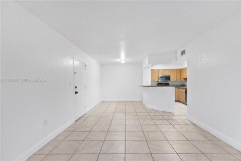 Copropriété à louer à Doral, Floride: 2 chambres, 98.57 m2 № 1987118 - photo 5