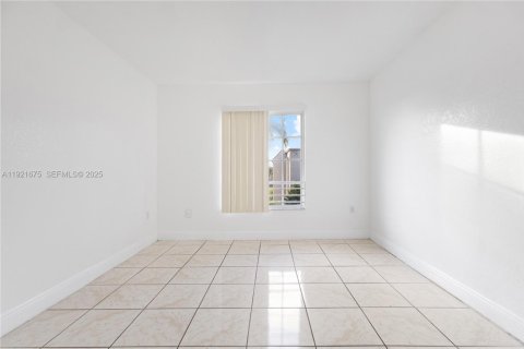 Copropriété à louer à Doral, Floride: 2 chambres, 98.57 m2 № 1987118 - photo 13