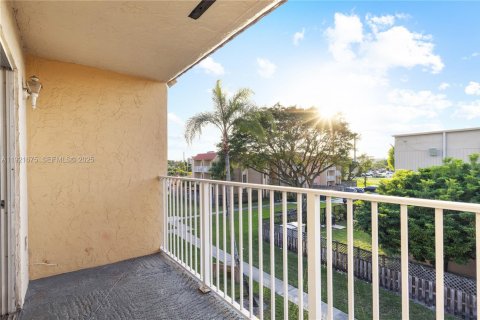 Copropriété à louer à Doral, Floride: 2 chambres, 98.57 m2 № 1987118 - photo 4