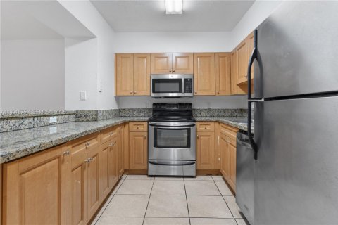 Copropriété à louer à Doral, Floride: 2 chambres, 98.57 m2 № 1987118 - photo 2