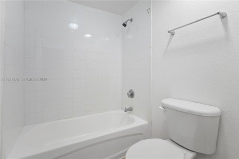 Copropriété à louer à Doral, Floride: 2 chambres, 98.57 m2 № 1987118 - photo 17