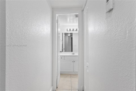 Copropriété à louer à Doral, Floride: 2 chambres, 98.57 m2 № 1987118 - photo 11