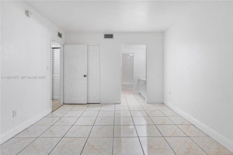 Copropriété à louer à Doral, Floride: 2 chambres, 98.57 m2 № 1987118 - photo 14