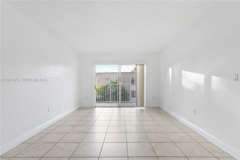 Copropriété à louer à Doral, Floride: 2 chambres, 98.57 m2 № 1987118 - photo 6