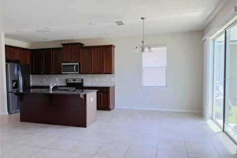 House in Kissimmee, Florida 4 bedrooms, 172.8 sq.m. № 2410357 - photo 10