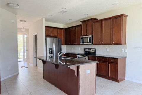 House in Kissimmee, Florida 4 bedrooms, 172.8 sq.m. № 2410357 - photo 8