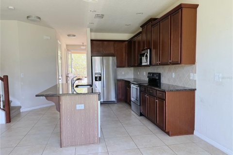 House in Kissimmee, Florida 4 bedrooms, 172.8 sq.m. № 2410357 - photo 11
