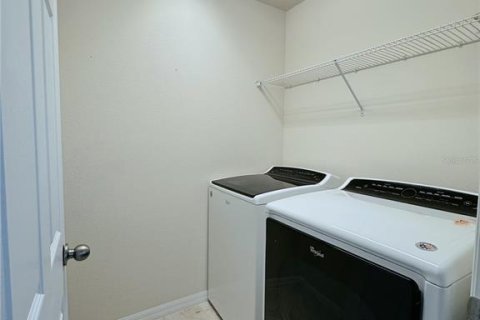 House in Kissimmee, Florida 4 bedrooms, 172.8 sq.m. № 2410357 - photo 22