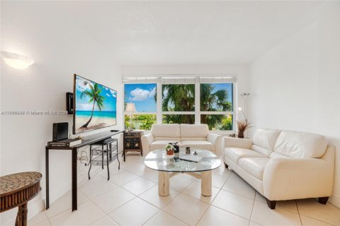 Condo in Miami Beach, Florida  № 1860620 - photo 5