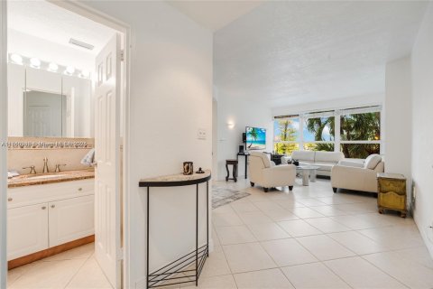 Condo in Miami Beach, Florida  № 1860620 - photo 12