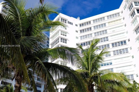 Condo in Miami Beach, Florida  № 1860620 - photo 18