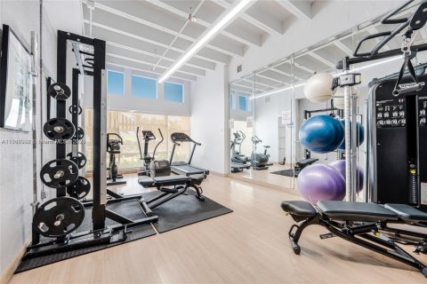 Condo in Miami Beach, Florida  № 1860620 - photo 19