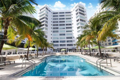 Condo in Miami Beach, Florida  № 1860620 - photo 3