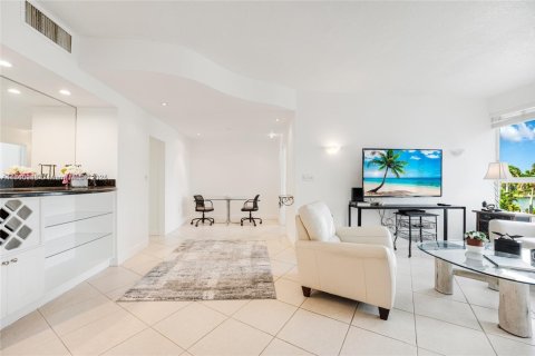 Condo in Miami Beach, Florida  № 1860620 - photo 6