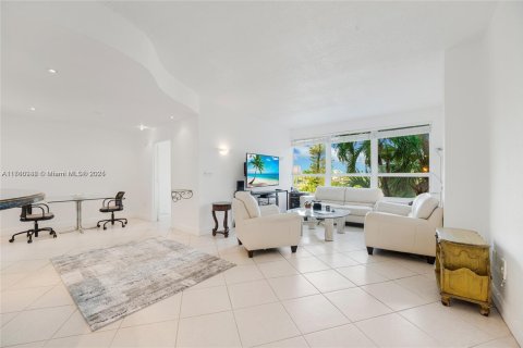 Condo in Miami Beach, Florida  № 1860620 - photo 4