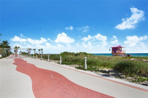 Condo in Miami Beach, Florida  № 1860620 - photo 26