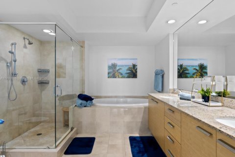 Condominio en venta en Hallandale Beach, Florida, 2 dormitorios, 135.45 m2 № 2034843 - foto 24