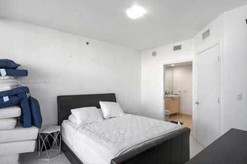 Condominio en venta en Hallandale Beach, Florida, 2 dormitorios, 135.45 m2 № 2034843 - foto 28