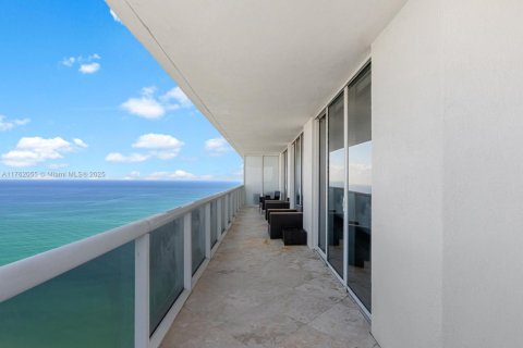 Condominio en venta en Hallandale Beach, Florida, 2 dormitorios, 135.45 m2 № 2034843 - foto 27