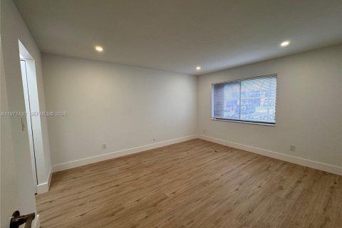 Condo in Hollywood, Florida, 2 bedrooms № 2043977 - photo 10