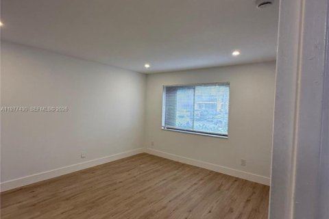 Condo in Hollywood, Florida, 2 bedrooms № 2043977 - photo 9