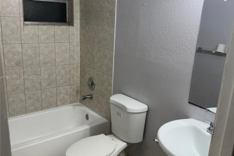 Villa ou maison à louer à Fort Lauderdale, Floride: 3 chambres № 2011156 - photo 4