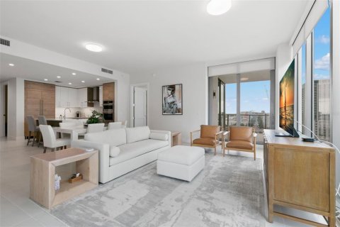 Condo in Saint Petersburg, Florida, 3 bedrooms № 2208103 - photo 8