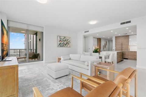 Condo in Saint Petersburg, Florida, 3 bedrooms № 2208103 - photo 9