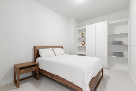 Condo in Saint Petersburg, Florida, 3 bedrooms № 2208103 - photo 21