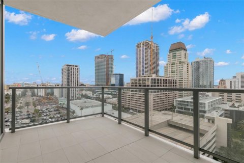 Condo in Saint Petersburg, Florida, 3 bedrooms № 2208103 - photo 18