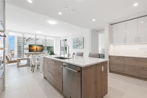 Condo in Saint Petersburg, Florida, 3 bedrooms № 2208103 - photo 5