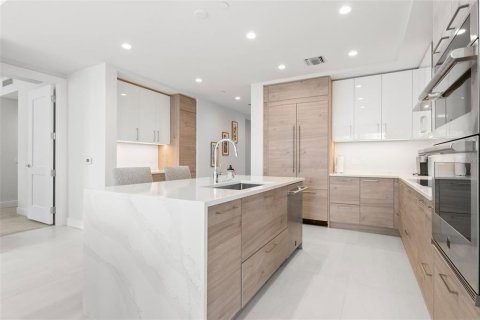 Condo in Saint Petersburg, Florida, 3 bedrooms № 2208103 - photo 6