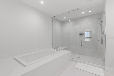 Condo in Saint Petersburg, Florida, 3 bedrooms № 2208103 - photo 16