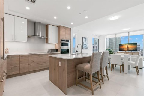 Condo in Saint Petersburg, Florida, 3 bedrooms № 2208103 - photo 4