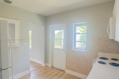 Casa en venta en Miami, Florida, 4 dormitorios, 107.4 m2 № 1704893 - foto 23