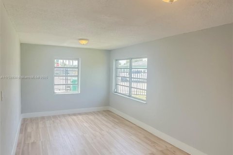 Casa en venta en Miami, Florida, 4 dormitorios, 107.4 m2 № 1704893 - foto 19