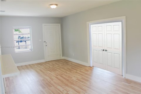 Casa en venta en Miami, Florida, 4 dormitorios, 107.4 m2 № 1704893 - foto 6