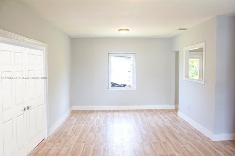 Casa en venta en Miami, Florida, 4 dormitorios, 107.4 m2 № 1704893 - foto 4