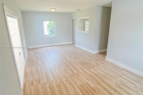 Casa en venta en Miami, Florida, 4 dormitorios, 107.4 m2 № 1704893 - foto 27