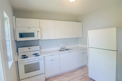 Casa en venta en Miami, Florida, 4 dormitorios, 107.4 m2 № 1704893 - foto 25