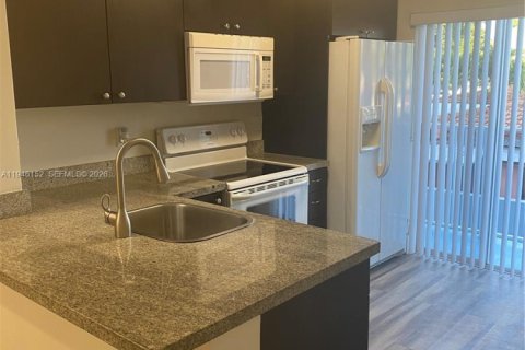 Condo in Miami, Florida, 2 bedrooms  № 2052808 - photo 3