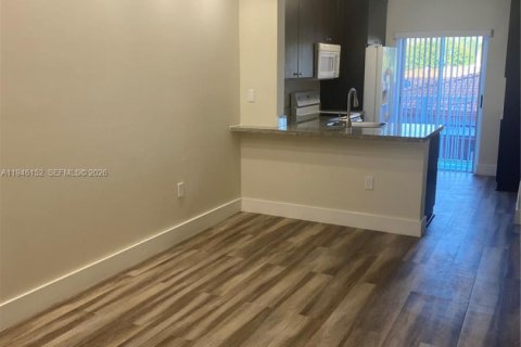 Condo in Miami, Florida, 2 bedrooms  № 2052808 - photo 2