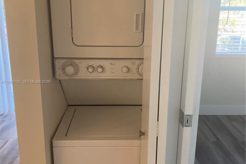 Condo in Miami, Florida, 2 bedrooms  № 2052808 - photo 6