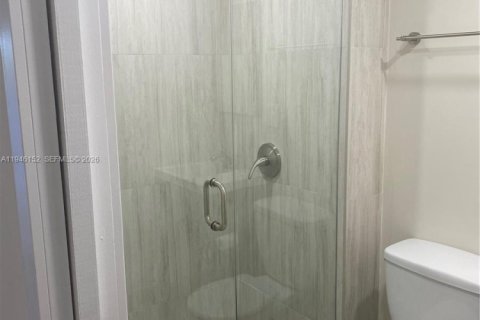 Condo in Miami, Florida, 2 bedrooms  № 2052808 - photo 9