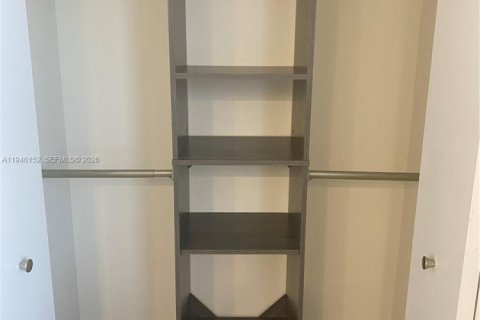 Condo in Miami, Florida, 2 bedrooms  № 2052808 - photo 12